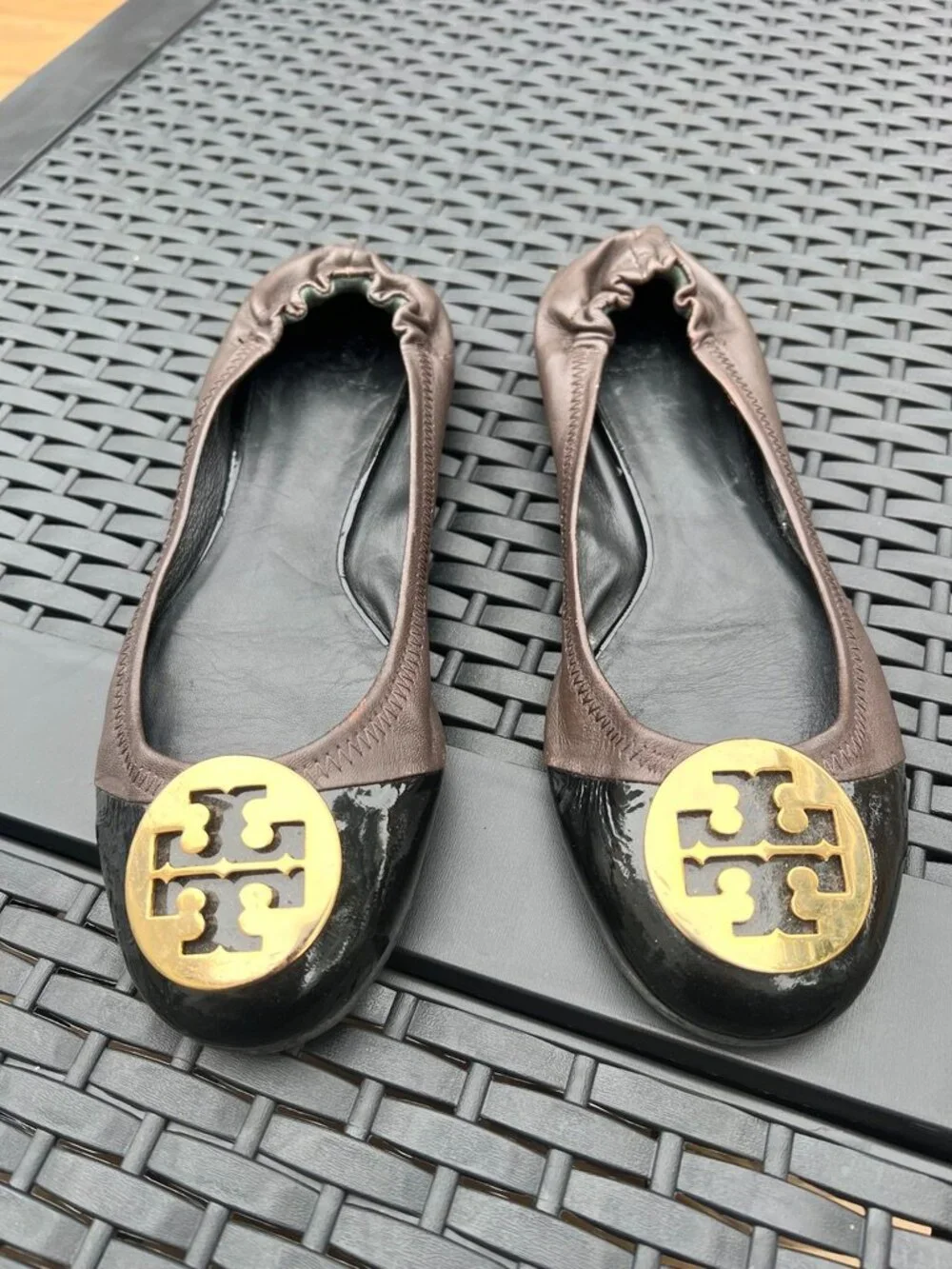 Tory Burch Reva Ballet Flats RARE two-tone Brown Black Patent Gold Logo